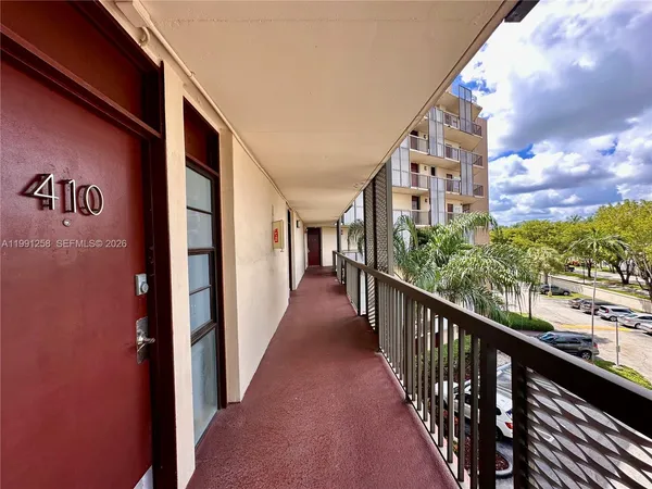 $1,800 | 3301 North Country Club Drive, Unit 410, Aventura, FL 33180