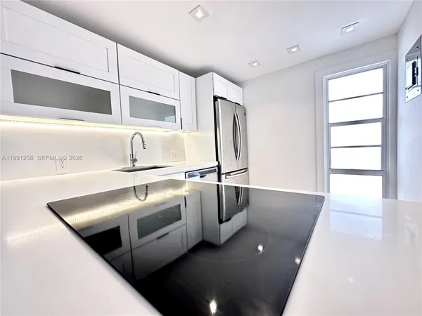 $1,800 | 3301 North Country Club Drive, Unit 410, Aventura, FL 33180