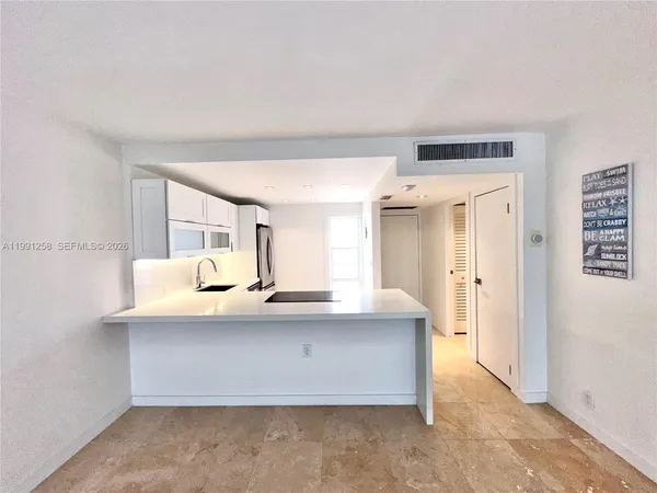 $1,800 | 3301 North Country Club Drive, Unit 410, Aventura, FL 33180