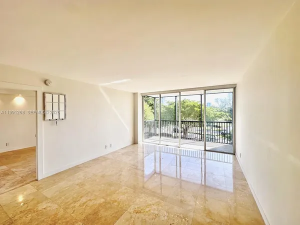 $1,800 | 3301 North Country Club Drive, Unit 410, Aventura, FL 33180
