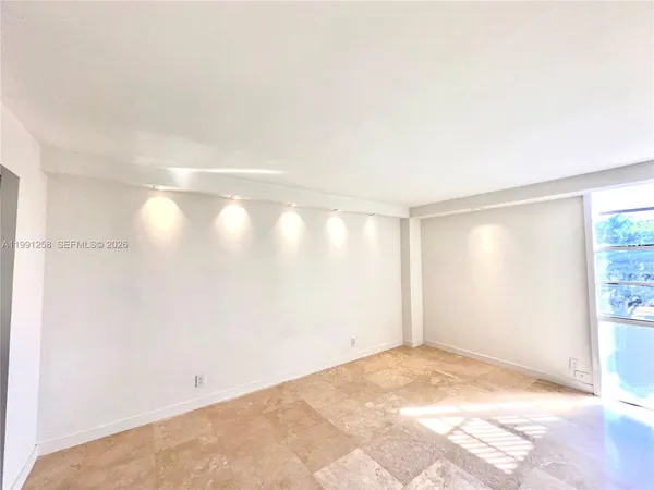 $1,800 | 3301 North Country Club Drive, Unit 410, Aventura, FL 33180