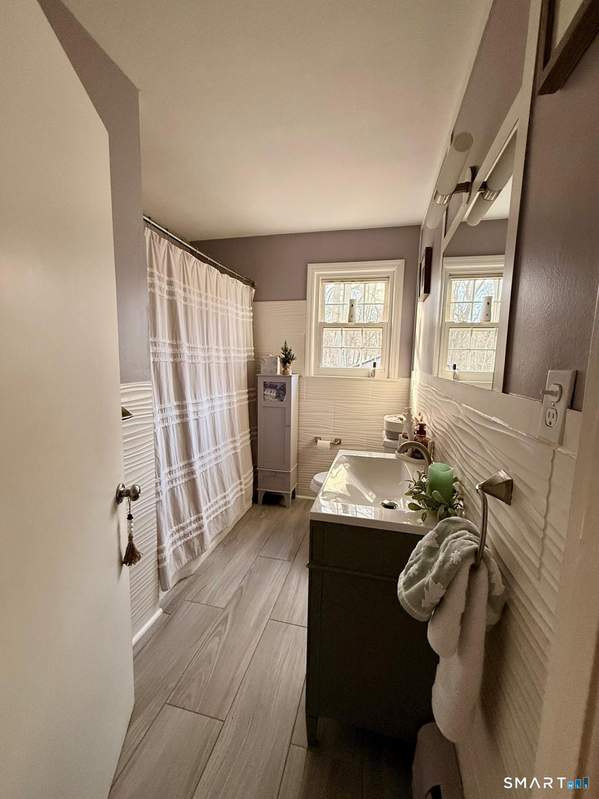 12 Belaire Drive Westport, CT 06880 - Photo 11 of 26 Full Bathroom in main floor