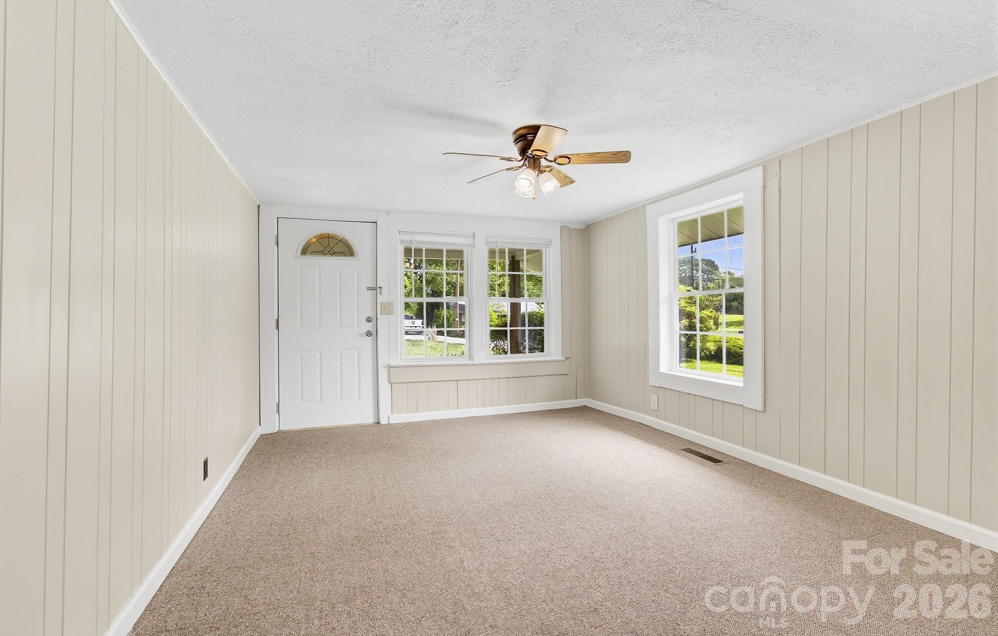 438 Loop Road Hendersonville, NC 28792 - Photo 3 of 40
