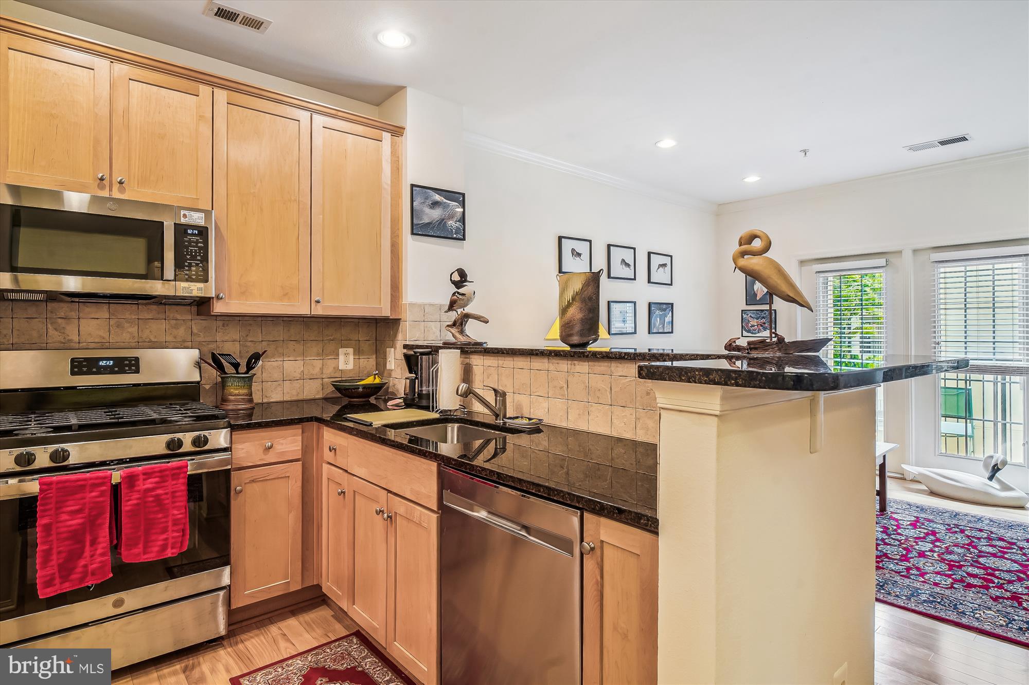 11750 Old Georgetown Road, Unit 2311 Rockville, MD 20852 - Photo 17 of 58 Full Kitchen with breakfast bar