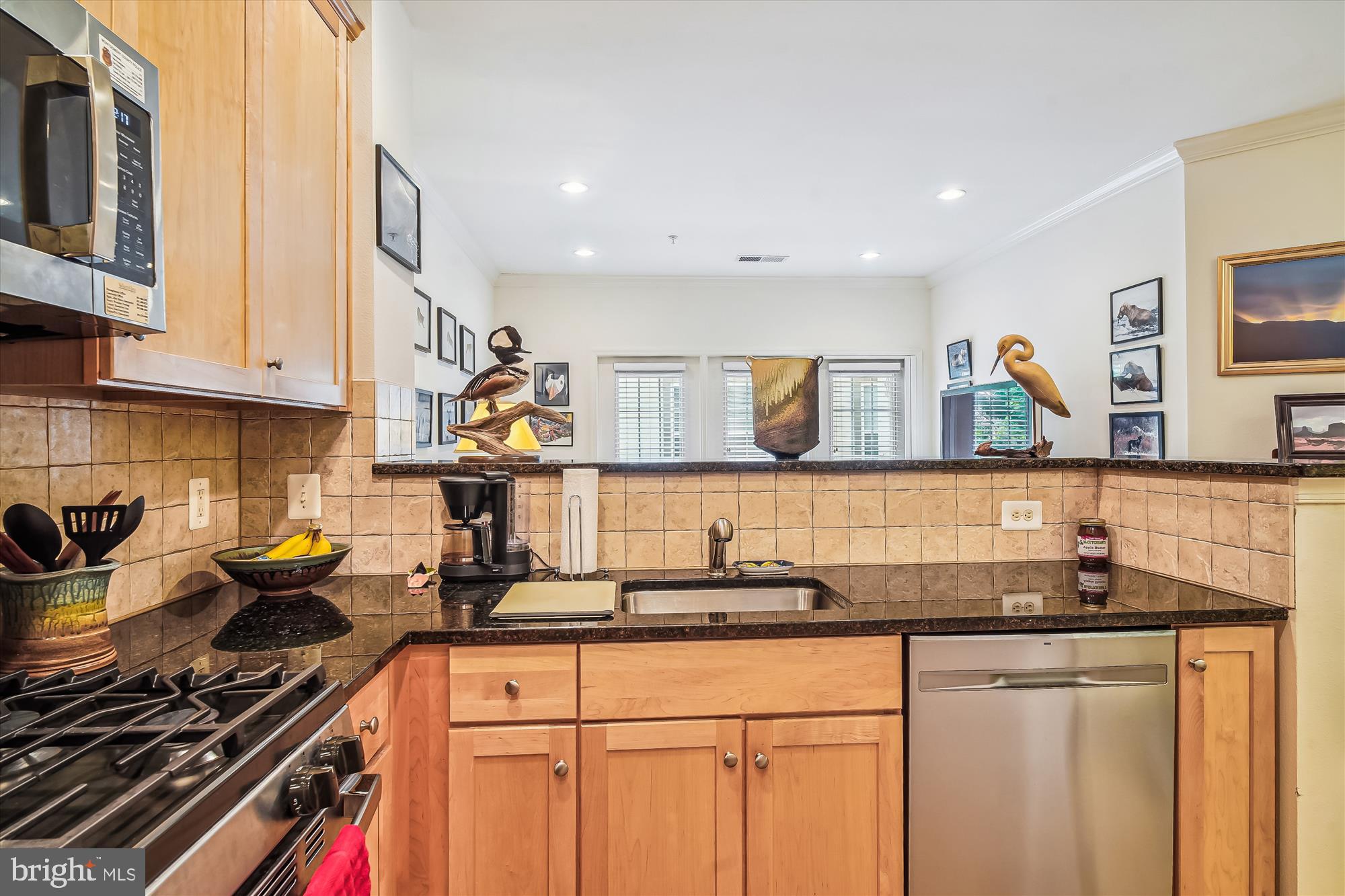 11750 Old Georgetown Road, Unit 2311 Rockville, MD 20852 - Photo 18 of 58 Granite countertops, maple cabinets