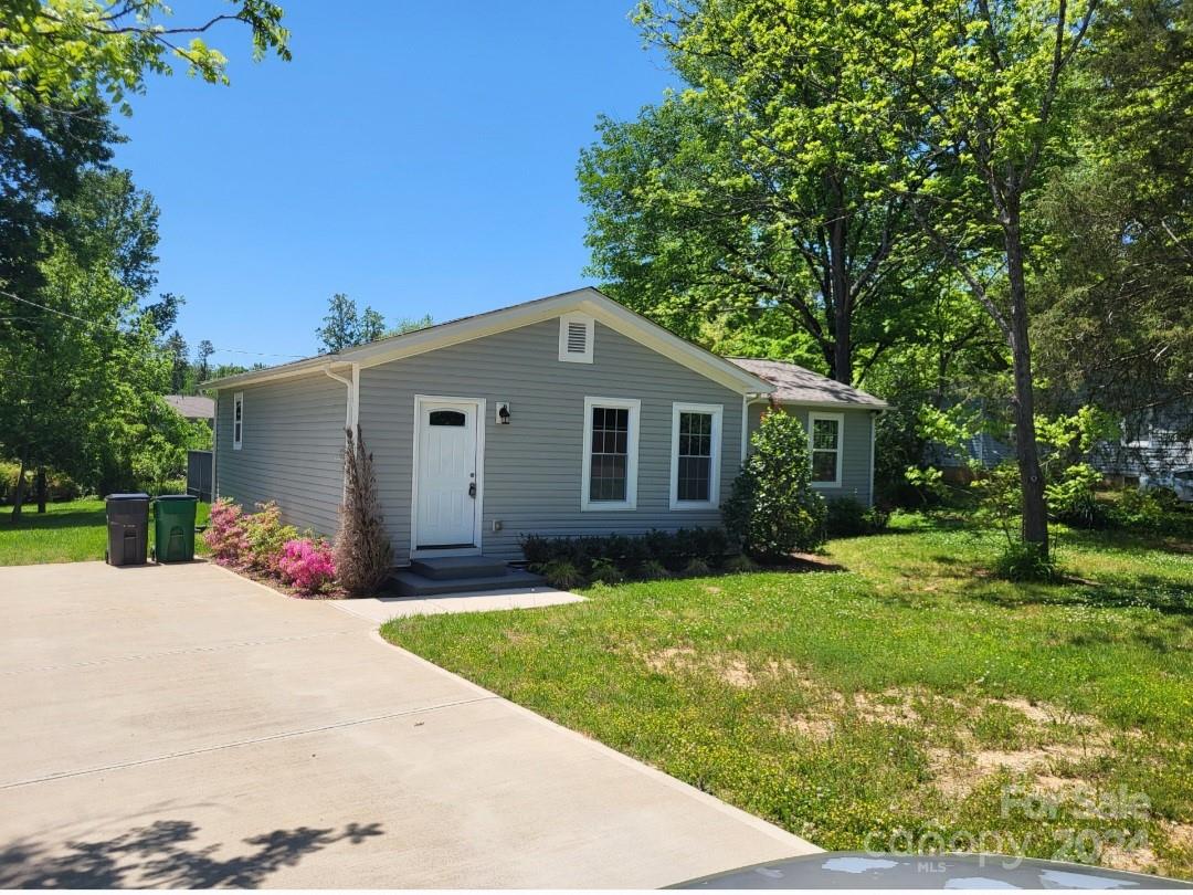 8109 Starnes Randall Road Charlotte, NC 28215 - Photo 1 of 26 Gallery Image 1