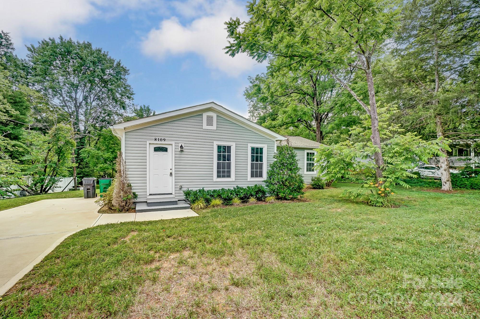 8109 Starnes Randall Road Charlotte, NC 28215 - Photo 2 of 26 Gallery Image 2