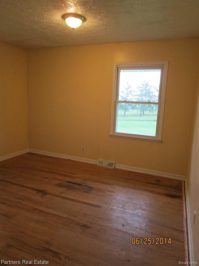 727 North Nicholson Road Fowlerville, MI 48836 - Photo 7 of 12 IMG_0929.jpg