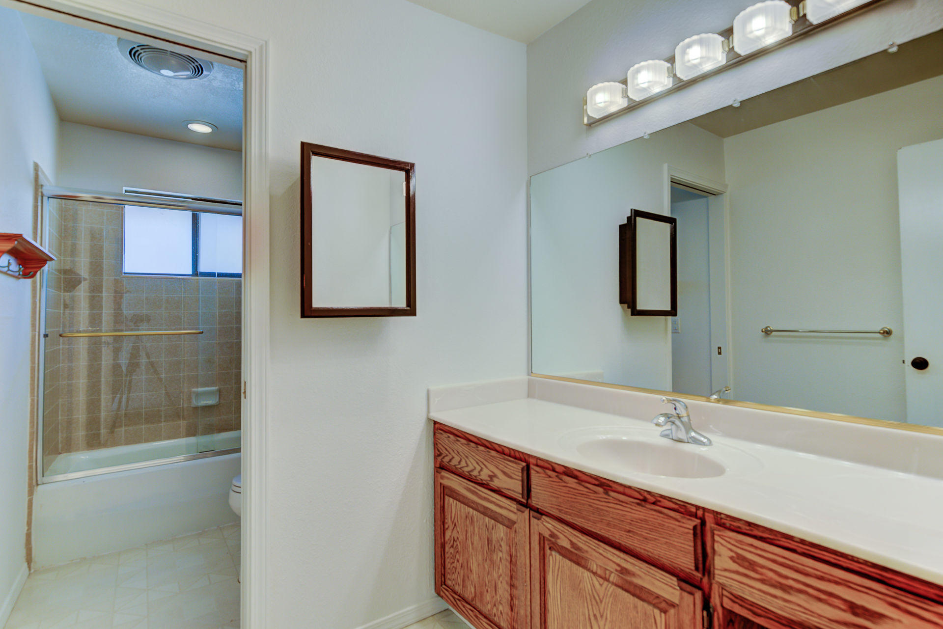 21342 Boyle Road Palo Cedro, CA 96073 - Photo 13 of 29 Hall Bath