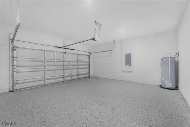 a view of a house with backyard and garden