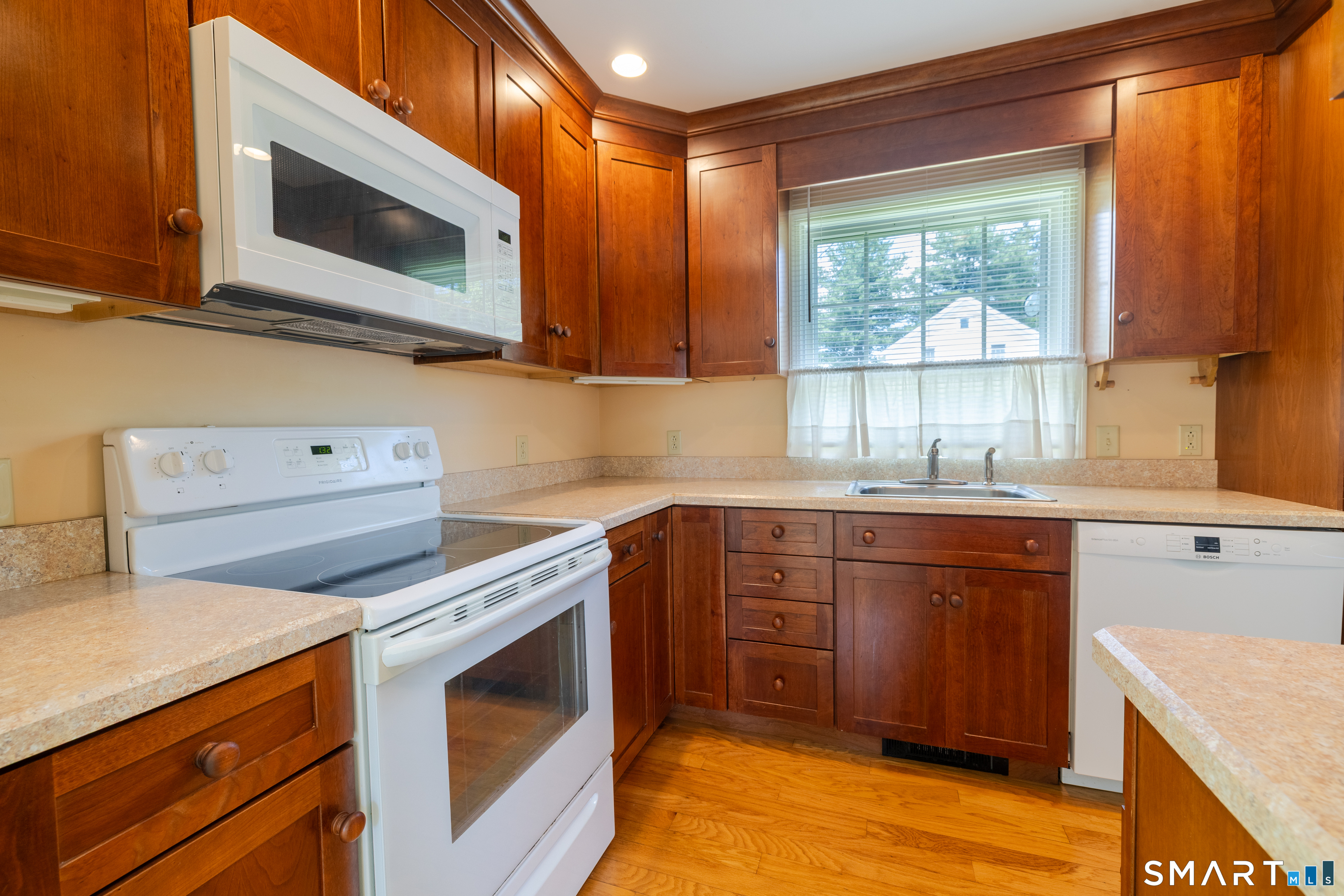 5 Eldridge Street Groton, CT 06355 - Photo 7 of 34