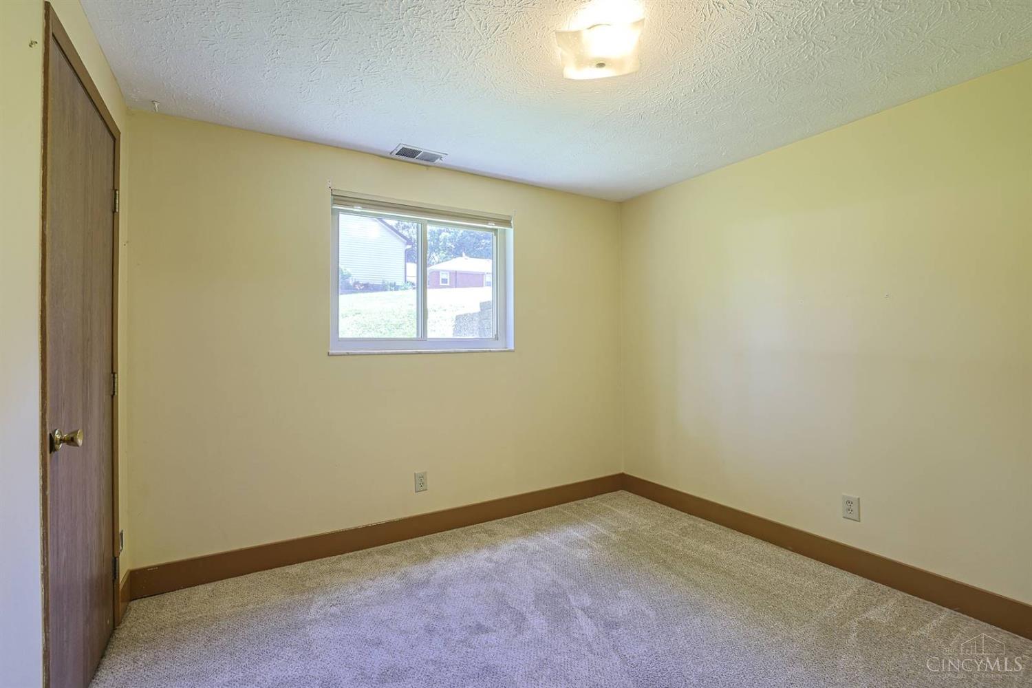 3254 North Bend Road Cincinnati, OH 45247 - Photo 14 of 28 Gallery Image 14