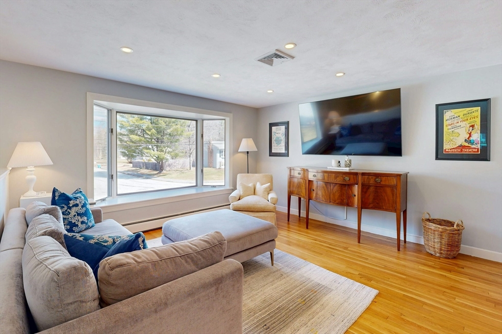 25 Longmeadow Road Medfield, MA 02052 - Photo 11 of 37