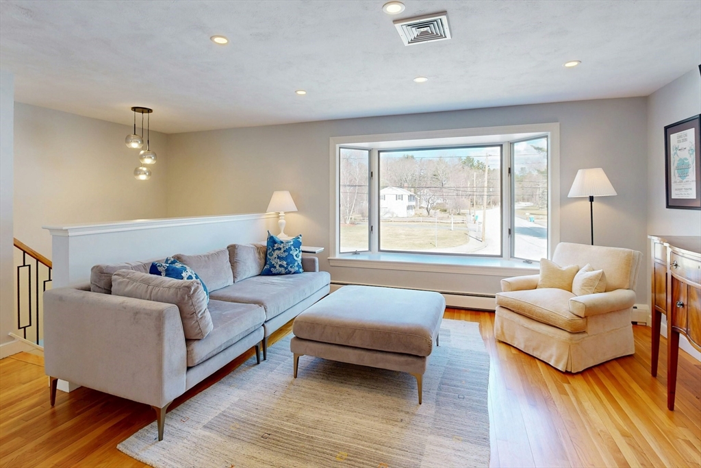 25 Longmeadow Road Medfield, MA 02052 - Photo 12 of 37