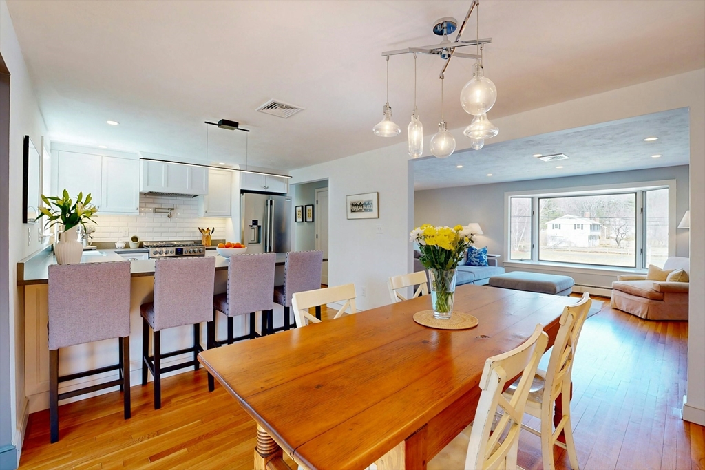 25 Longmeadow Road Medfield, MA 02052 - Photo 15 of 37