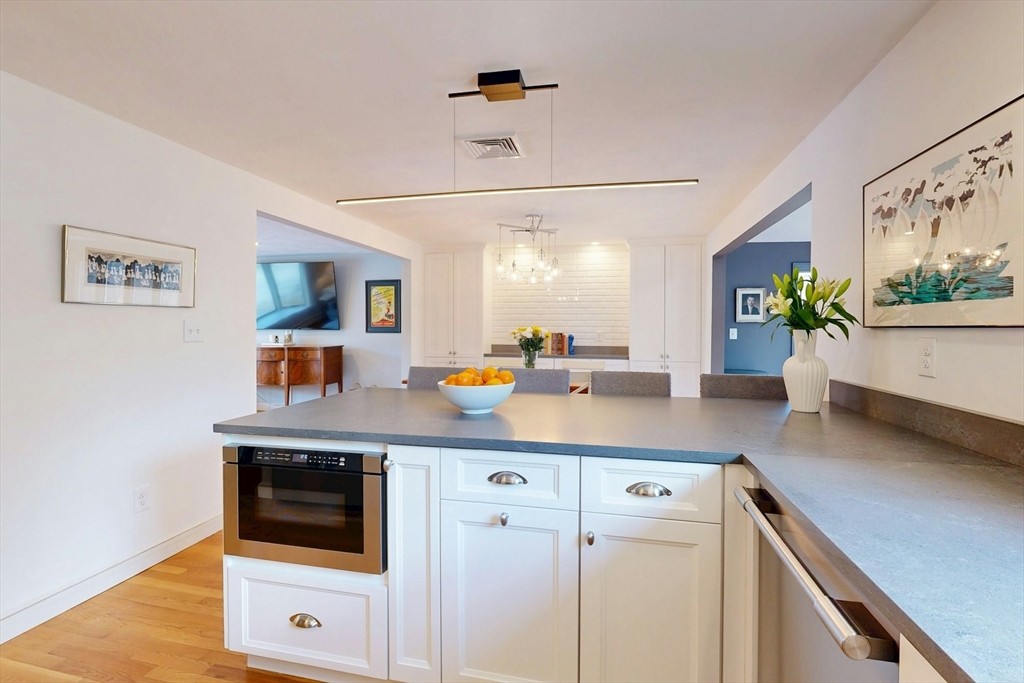 25 Longmeadow Road Medfield, MA 02052 - Photo 18 of 37