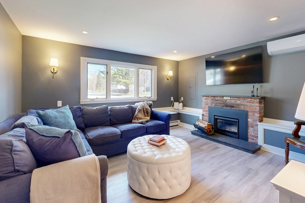 25 Longmeadow Road Medfield, MA 02052 - Photo 3 of 37