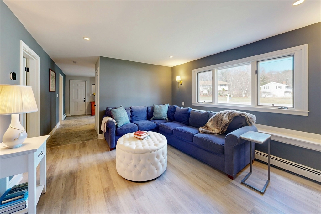 25 Longmeadow Road Medfield, MA 02052 - Photo 4 of 37