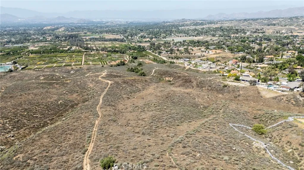 0 Apn, Unit 245080005 Riverside, CA 92501 - Photo 15 of 21 a view of a yard with wooden fence