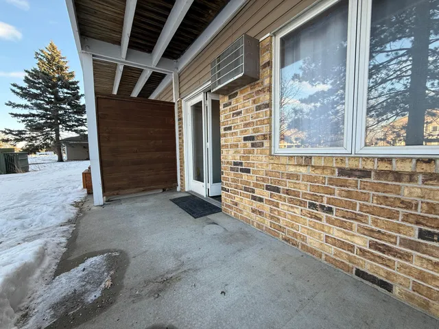$175,000 | 7624 157th Street West, Unit 104, Apple Valley, MN 55124