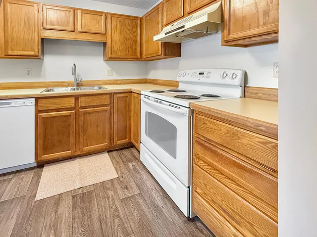 $175,000 | 7624 157th Street West, Unit 104, Apple Valley, MN 55124