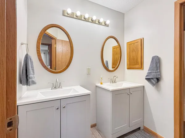 $175,000 | 7624 157th Street West, Unit 104, Apple Valley, MN 55124