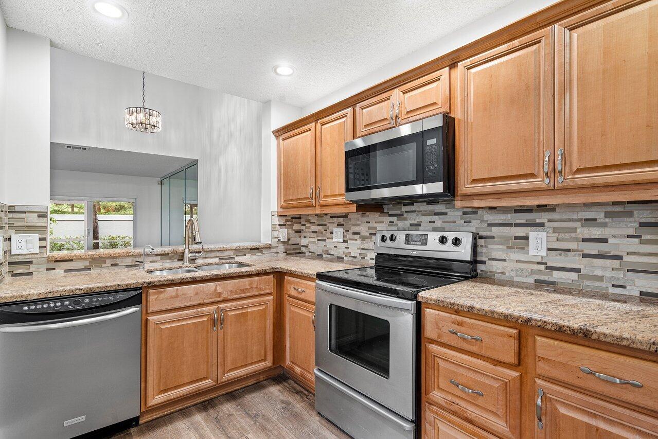 10478 Mateo Court Boca Raton, FL 33498 - Photo 14 of 50 KITCHEN