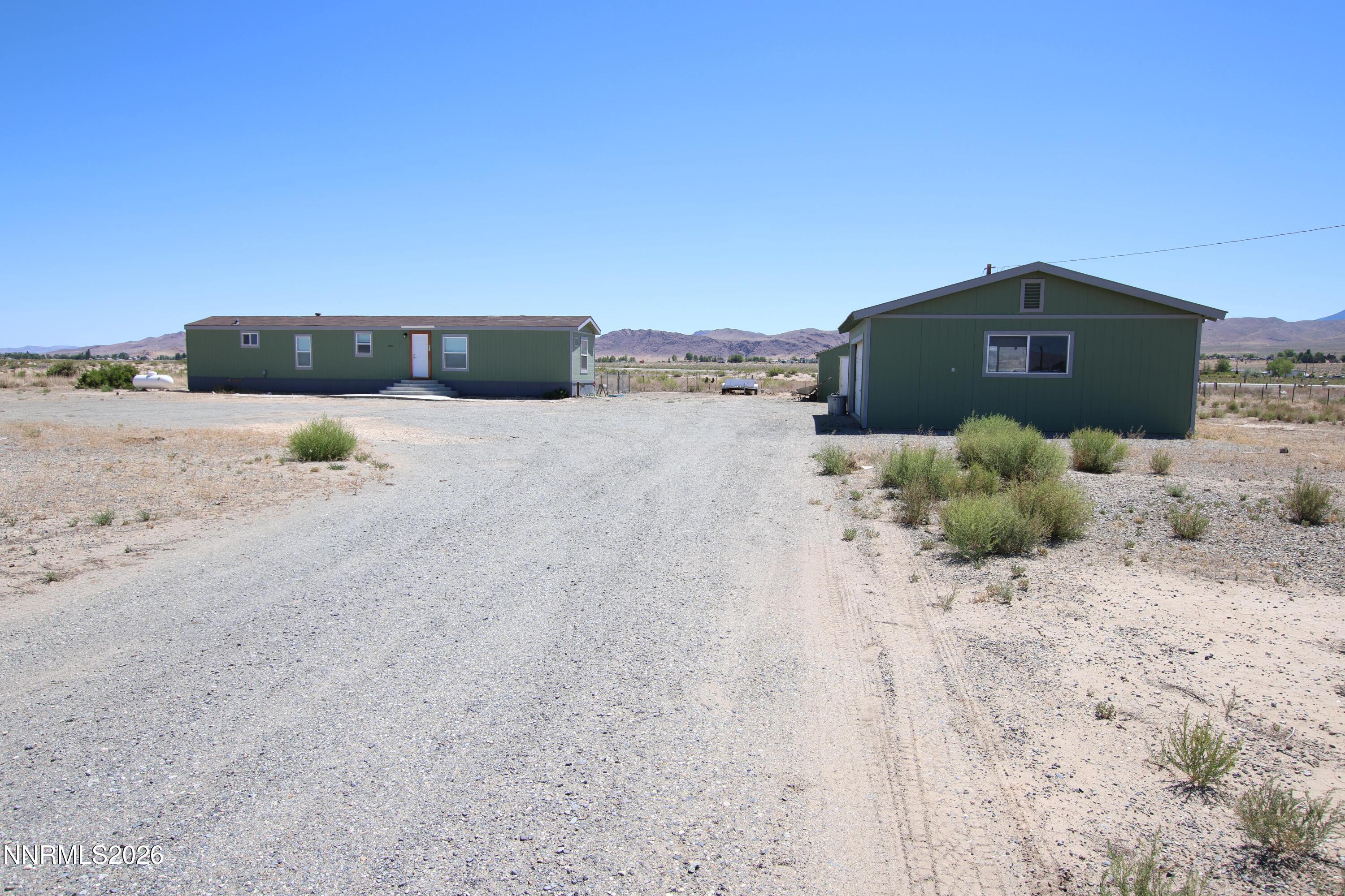8 Falcon Way Yerington, NV 89447 - Photo 3 of 28 7U3A3700