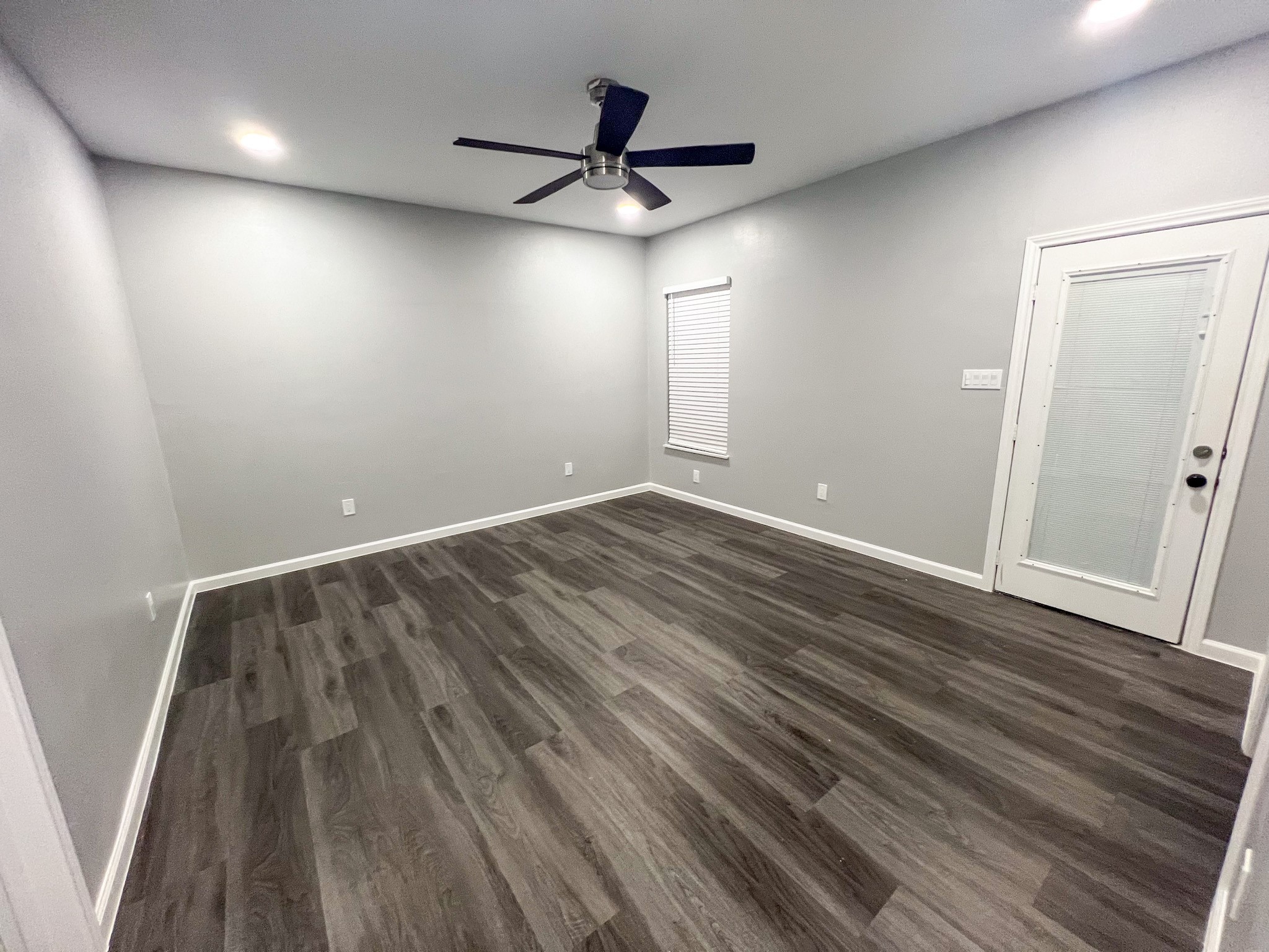 4605 Orange Street Houston, TX 77020 - Photo 10 of 28 an empty room with wooden floor and windows