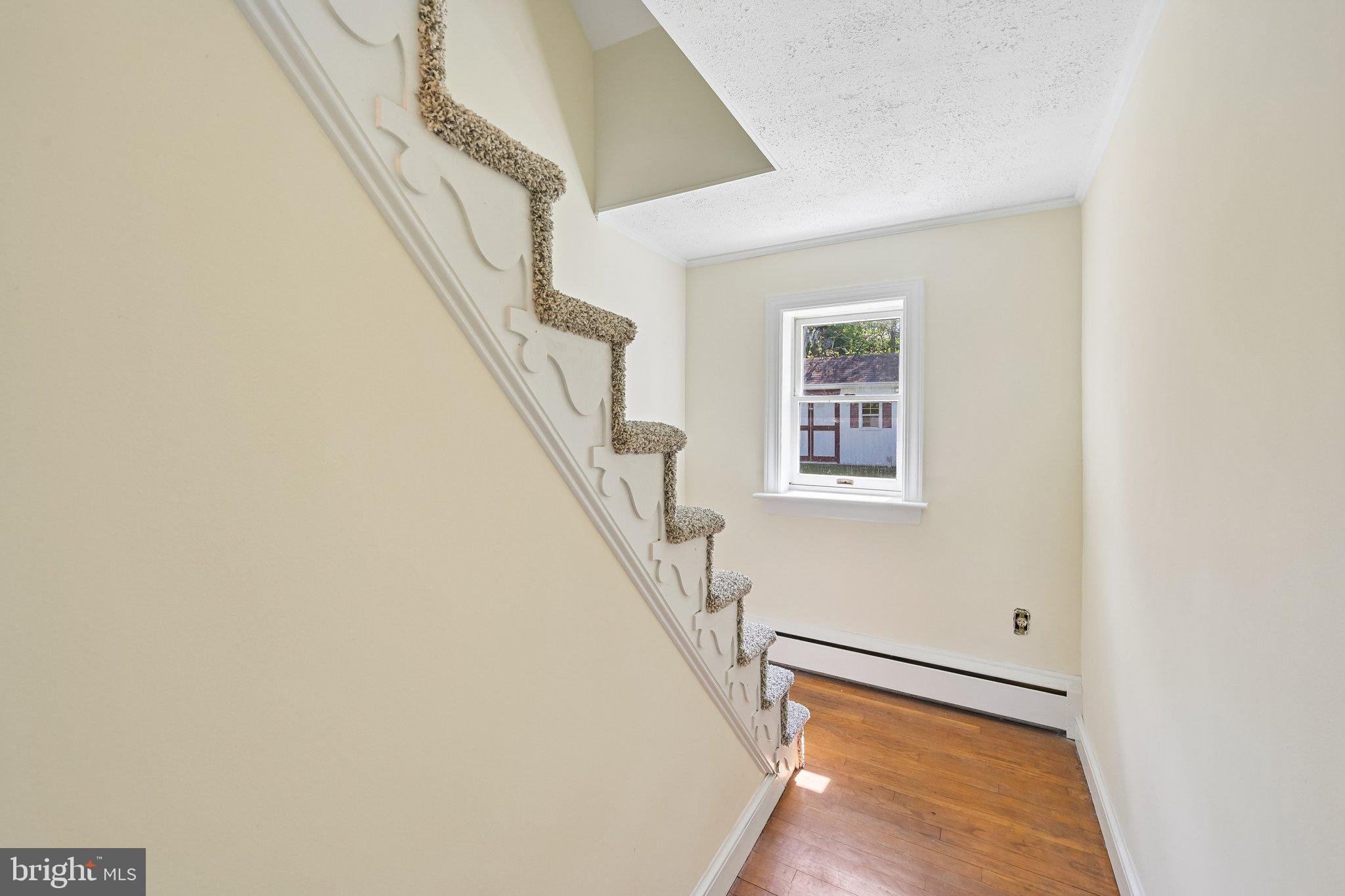 605 Venture Road Hockessin, DE 19707 - Photo 29 of 66 Upper staircase