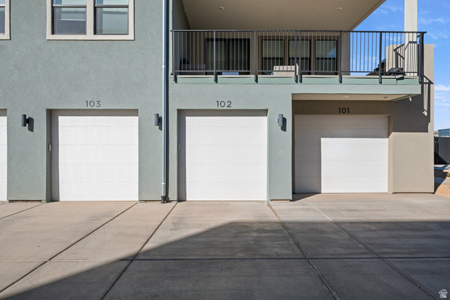 762 West Periwinkle Lane, Unit 102 St. George, UT 84790 - Photo 31 of 40 View of garage