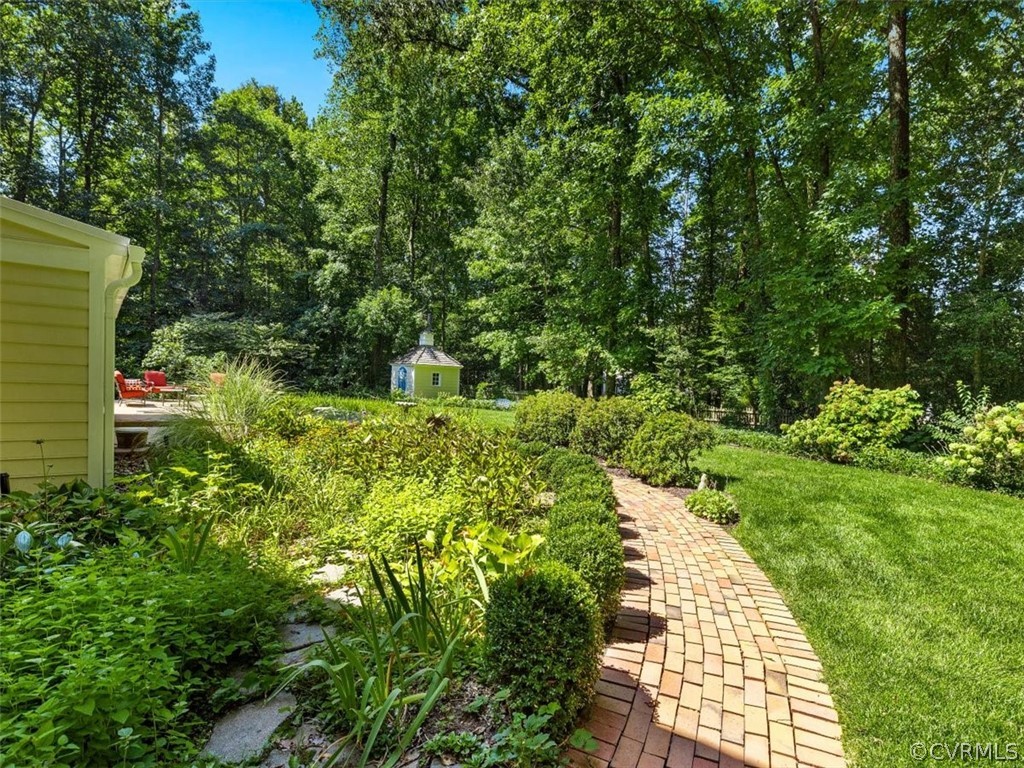 2310 Dorking Road North Chesterfield, VA 23236 - Photo 42 of 44 a view of a garden with plants