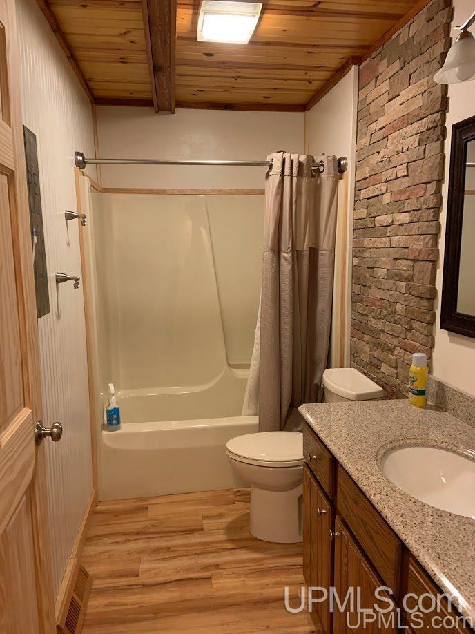 4980 Bonnie View Road Florence, WI 54121 - Photo 4 of 21 Gallery Image 4