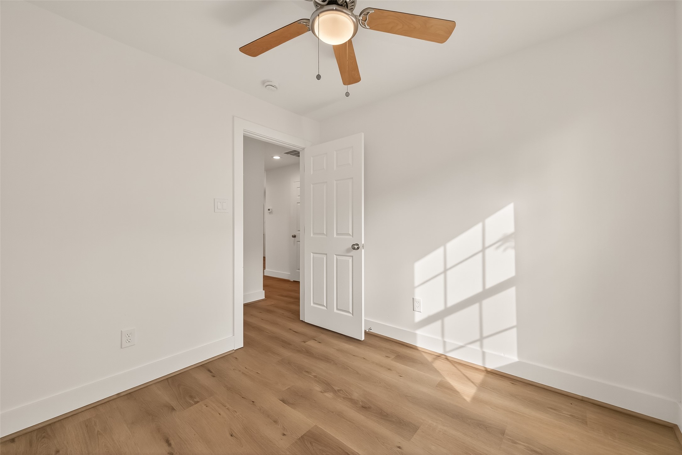2723 Castledale Drive Houston, TX 77093 - Photo 25 of 38 an empty room with windows and ceiling fan view