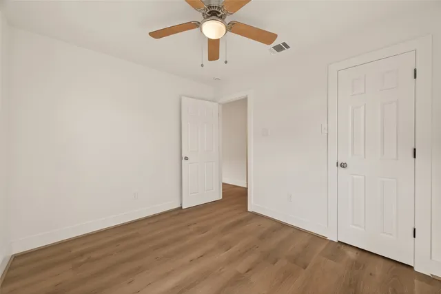 a view of an empty room with a ceiling fan