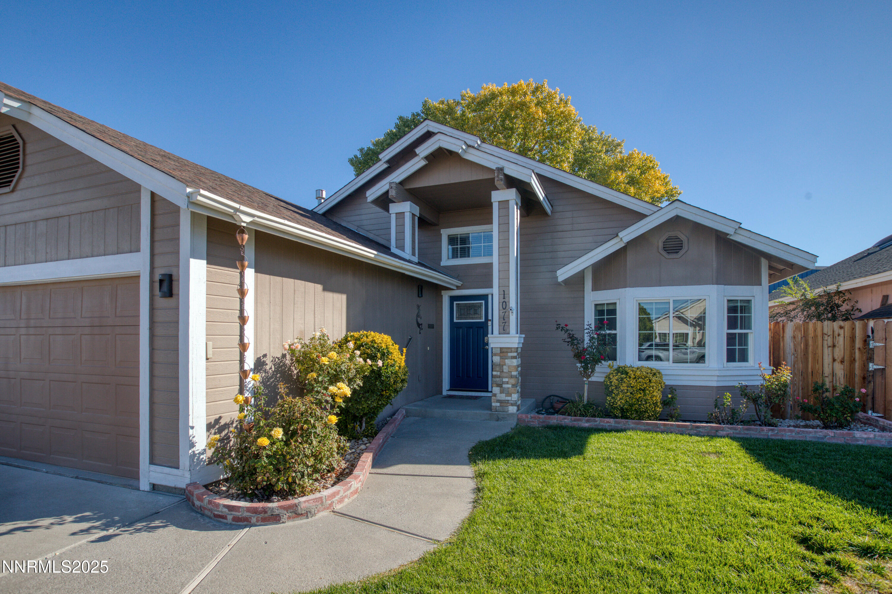 1077 Deena Way Fallon, NV 89406 - Photo 2 of 38 a front view of a house with garden