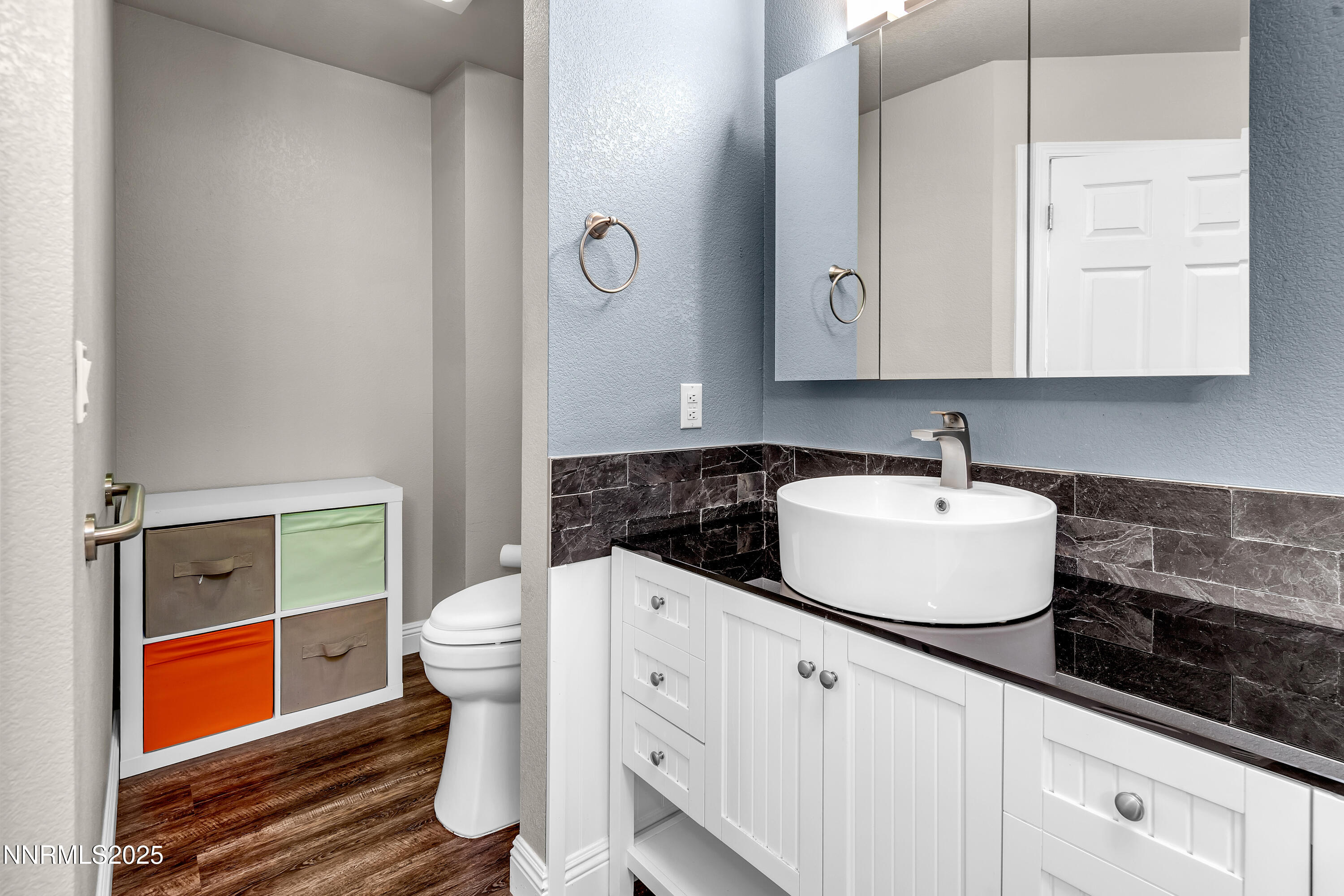 1077 Deena Way Fallon, NV 89406 - Photo 25 of 38 a bathroom with a sink and a mirror