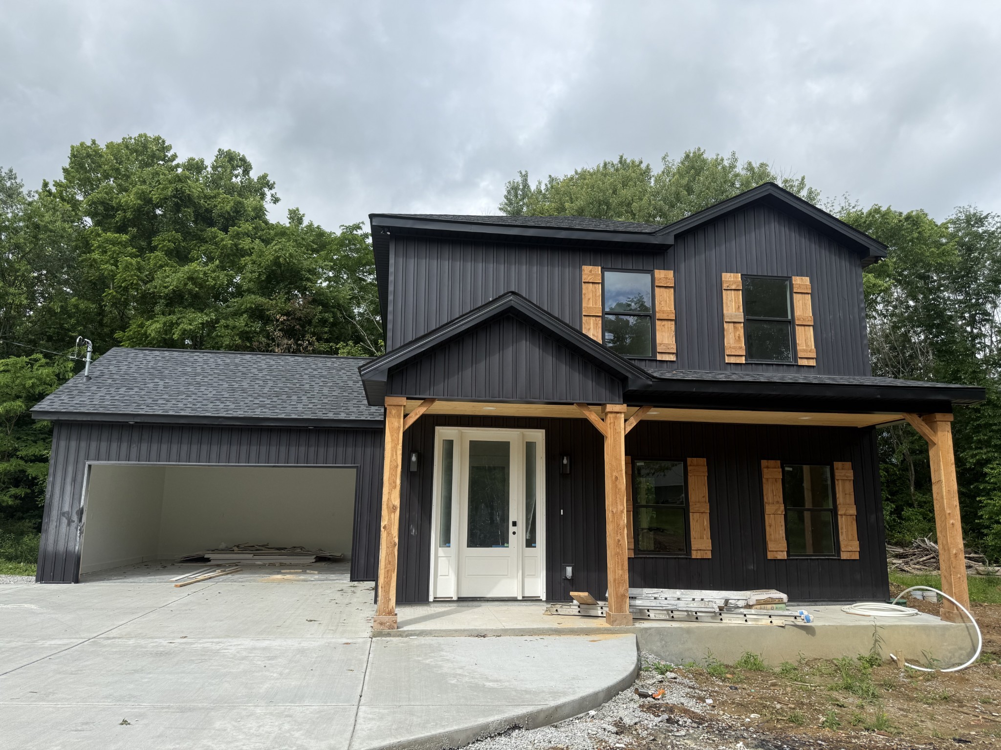 355 Summitville Road Manchester, TN 37355 - Photo 1 of 41 a front view of a house