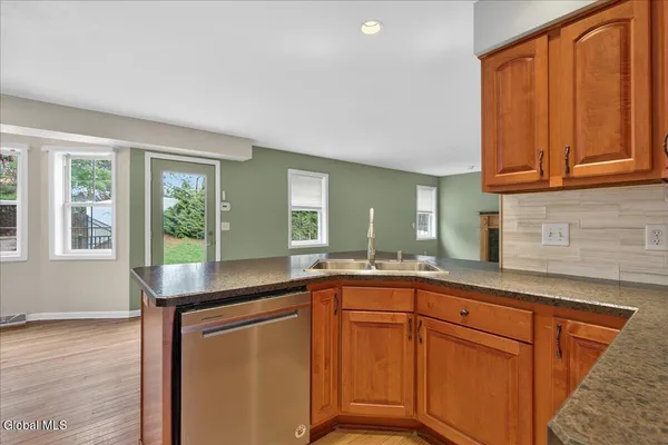 $549,900 | 15 Seneca Court, Bethlehem, NY 12159