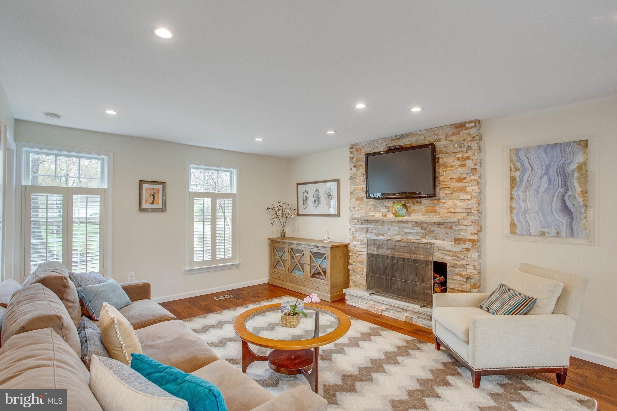 9027 Edgepark Road Vienna, VA 22182 - Photo 19 of 77 Recessed lighting & large windows!