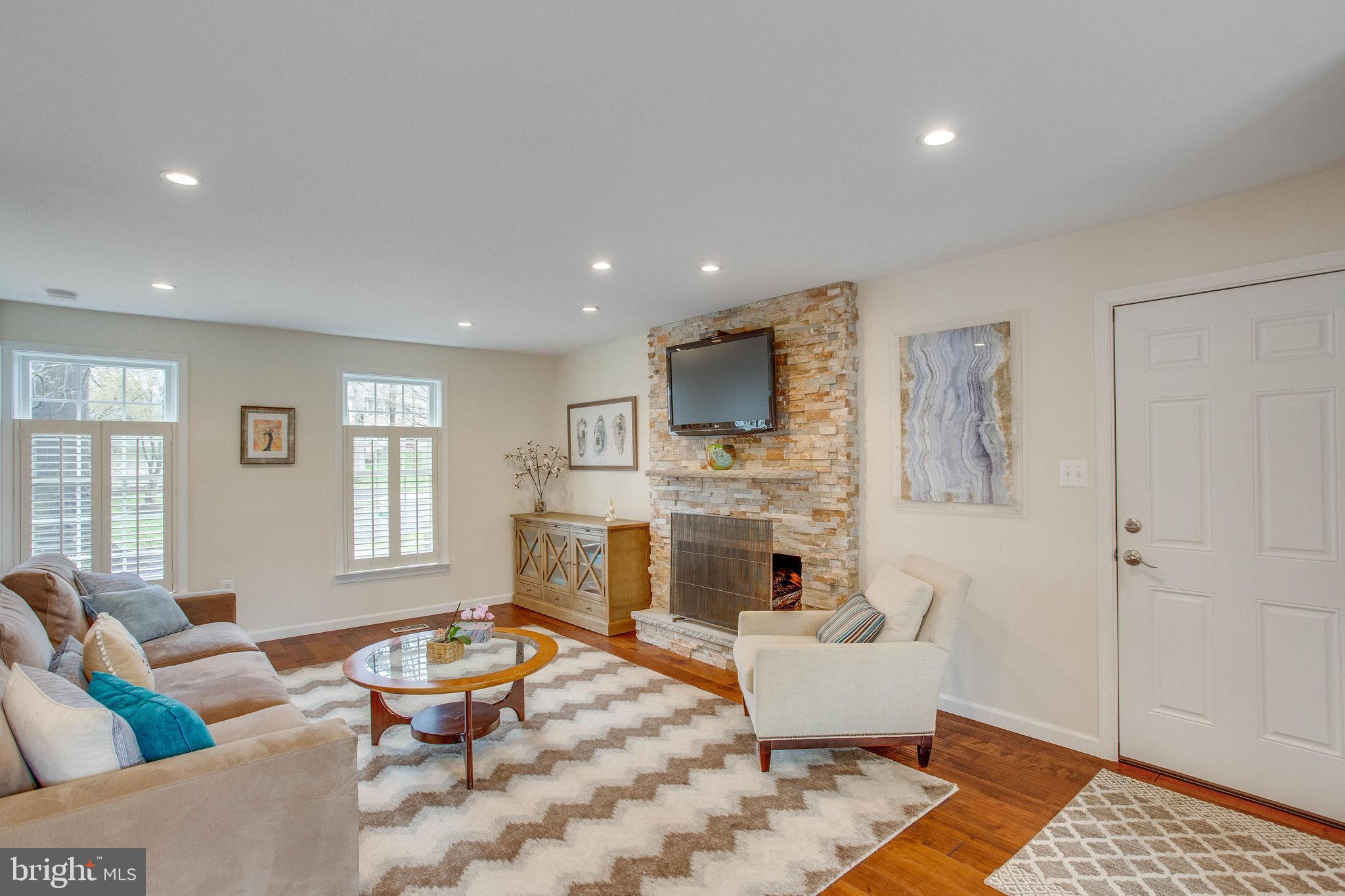 9027 Edgepark Road Vienna, VA 22182 - Photo 20 of 77 Great room has powder room & door to garage
