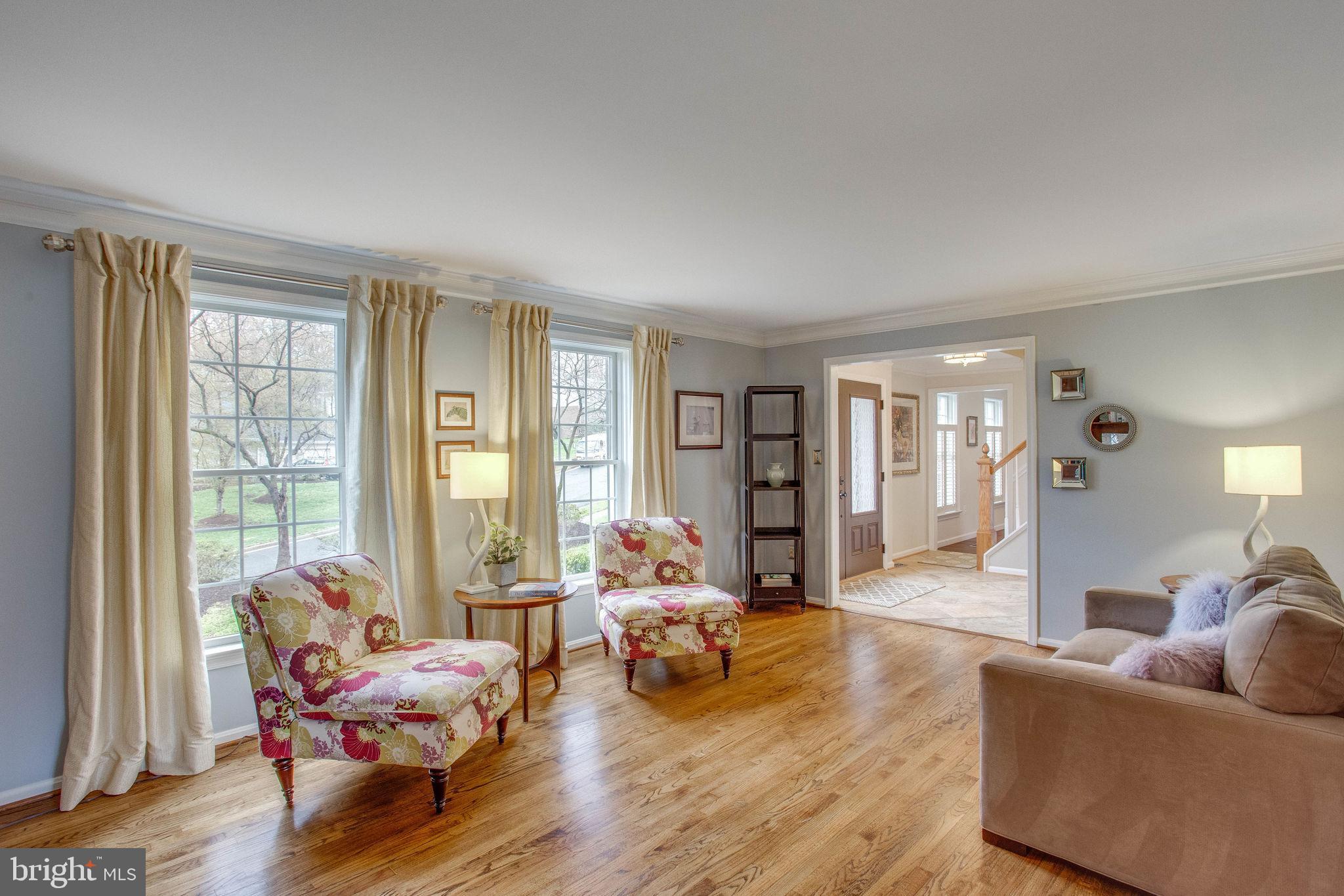 9027 Edgepark Road Vienna, VA 22182 - Photo 21 of 77 Lovely living room w/huge windows