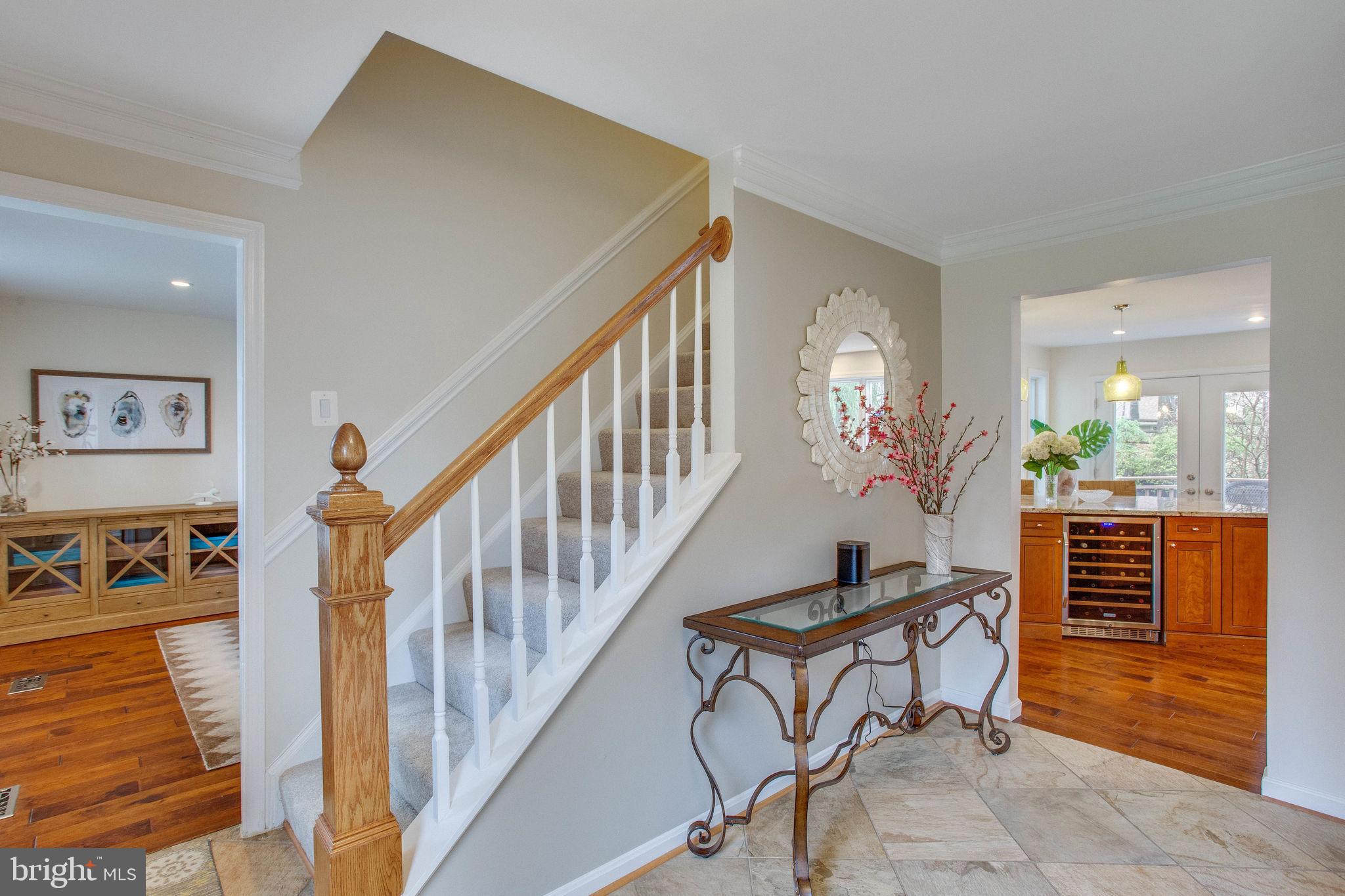 9027 Edgepark Road Vienna, VA 22182 - Photo 7 of 77 Spacious foyer leads into kitchen