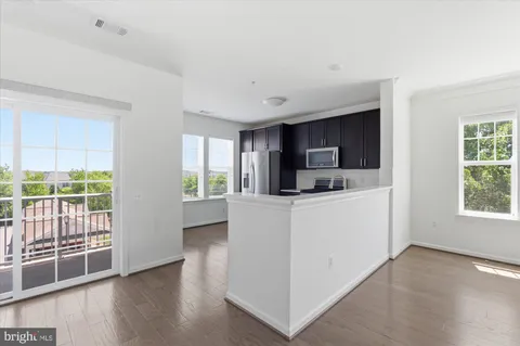 $525,000 | 20650 Hope Spring Terrace, Unit 301, Ashburn, VA 20147