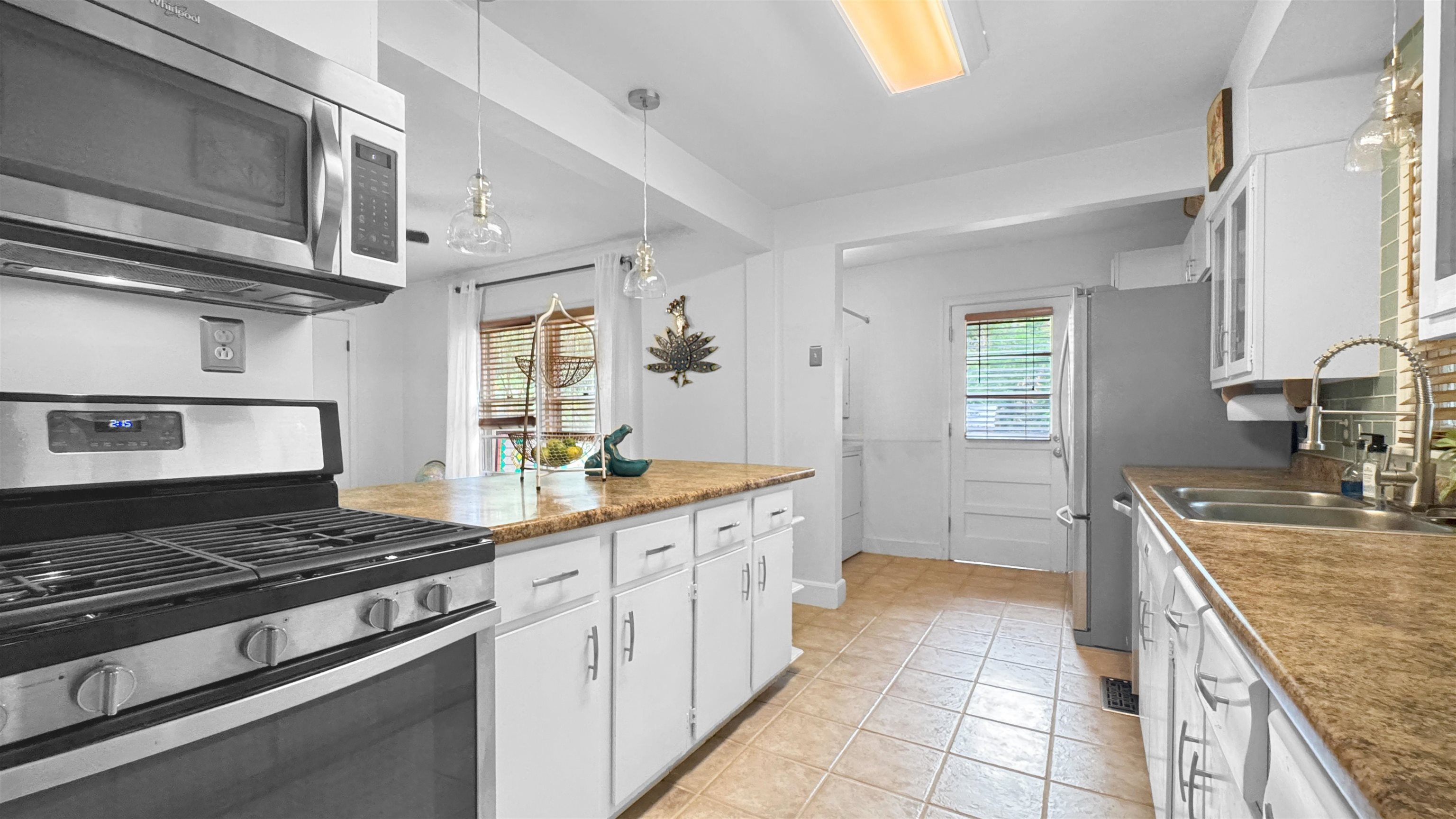 1269 Marcia Road Memphis, TN 38117 - Photo 9 of 27 a kitchen with a stove and a sink
