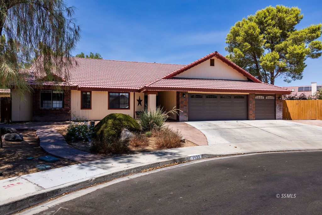1133 Meadowview Lane Ridgecrest, CA 93555 - Photo 2 of 49 Gallery Image 2