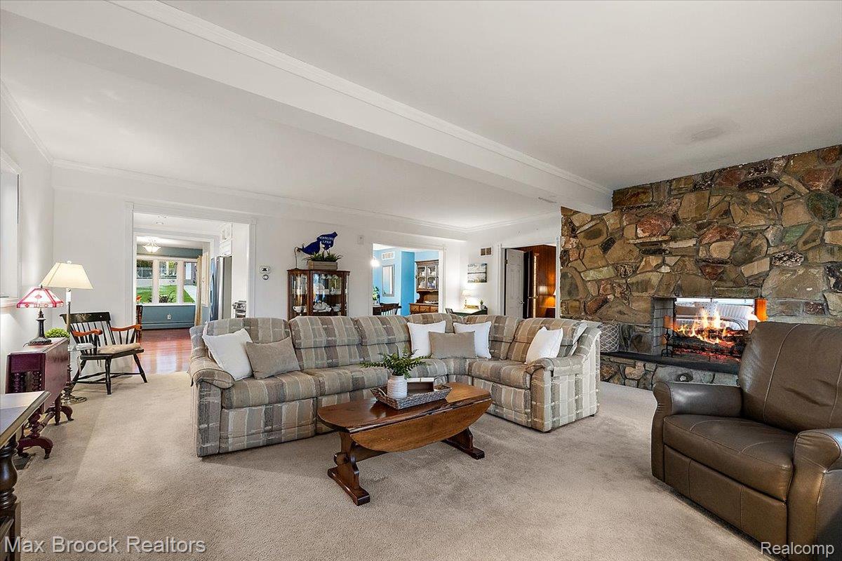3650 Covert Road Waterford, MI 48328 - Photo 11 of 35 47-3650 Covert -47.jpg