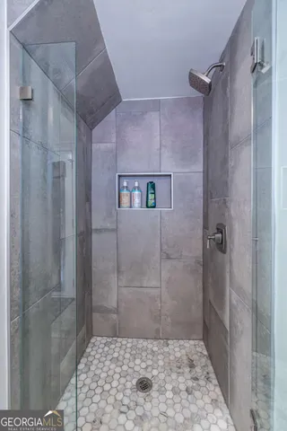 a bathroom with a toilet and a shower