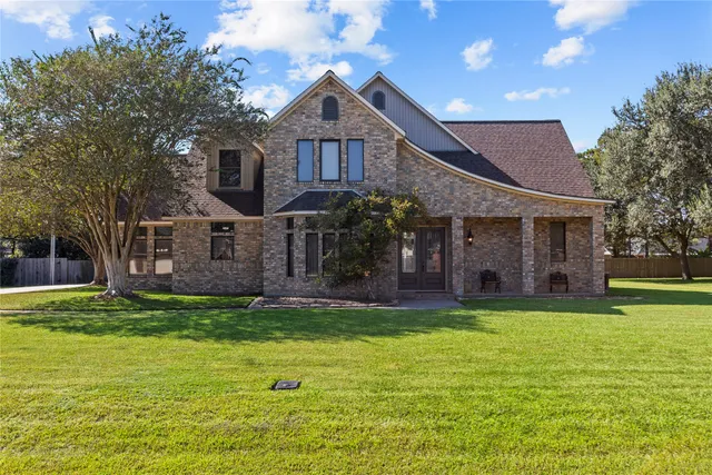 $585,000 | 12315 Fisher Drive, Mont Belvieu, TX 77523