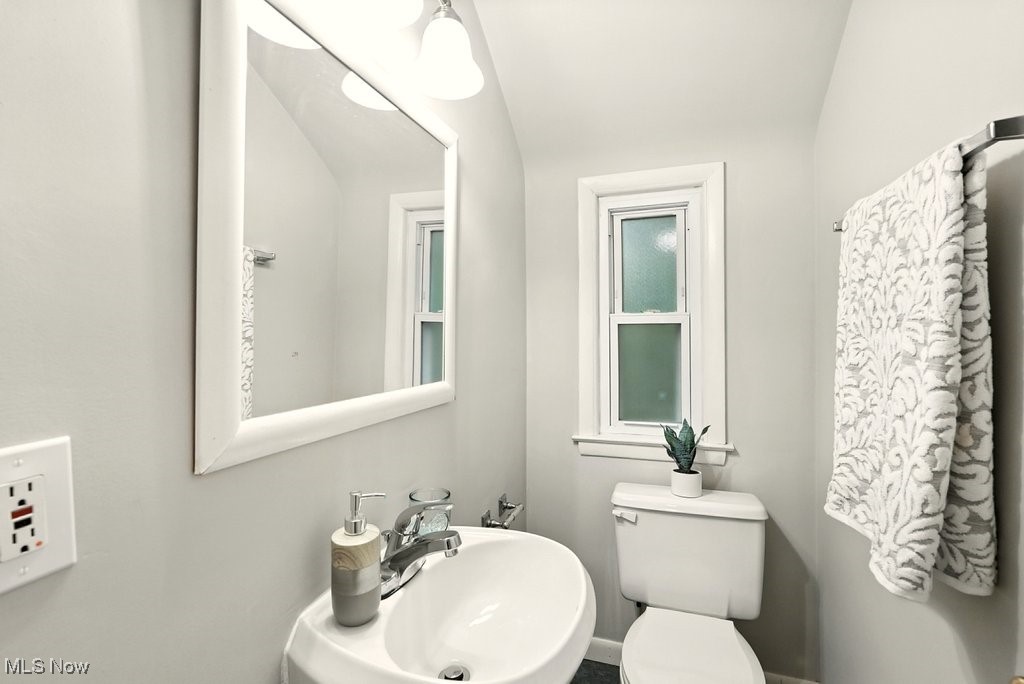 1233 Brainard Road Lyndhurst, OH 44124 - Photo 26 of 33 Second 1/2 bath on the 2nd floor.